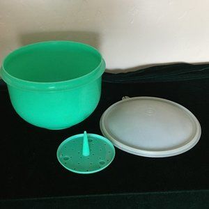 VTG Tupperware Super Crisp It Lettuce Keeper/Spike